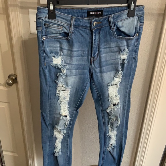 Fashion Nova distressed jeans - Picture 2 of 3